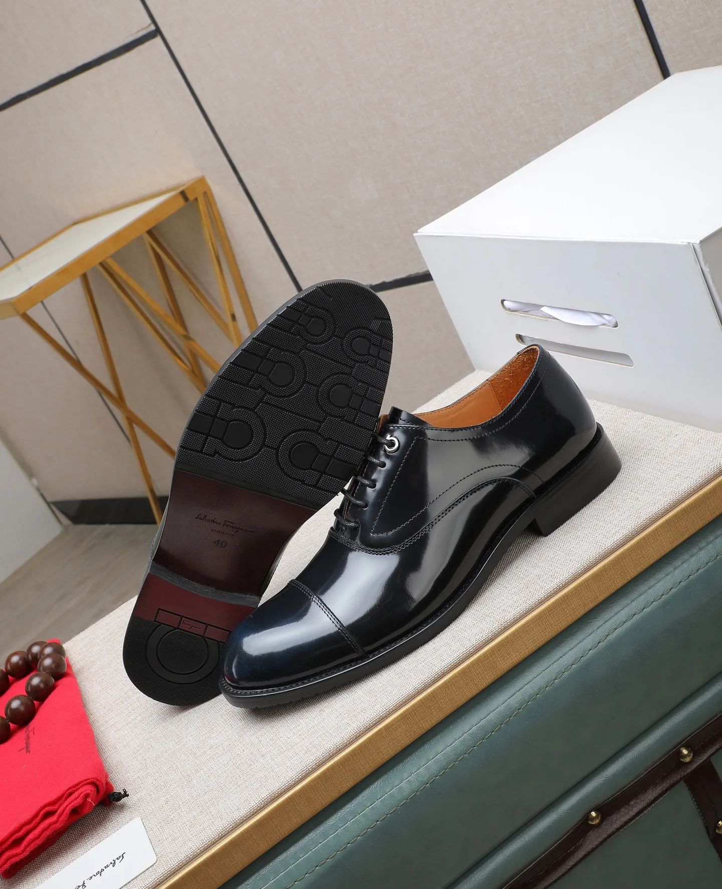 Men's shoes 💰540📛📛 (water-dyed cow lining) Salvatore Ferragamo high-end (Salvatore Ferragamo) is the world's top luxury footwear brand, coming from the fashion kingdom of Italy. It is famous all over the world for its traditional handmade design and novel styles... 🚶🏻🚶🏻New suit shoes are available simultaneously at the counter. This model is made of pure handmade imported Italian calfskin ➕soft water-dyed cowhide lining Original authentic outsole🌀🌀Size: 38➖44 (45 46 customized)